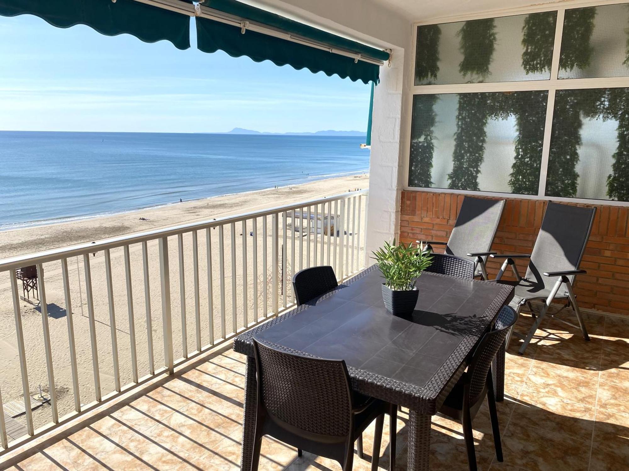 Beachfront And Renovated Apartment Cullera Dış mekan fotoğraf